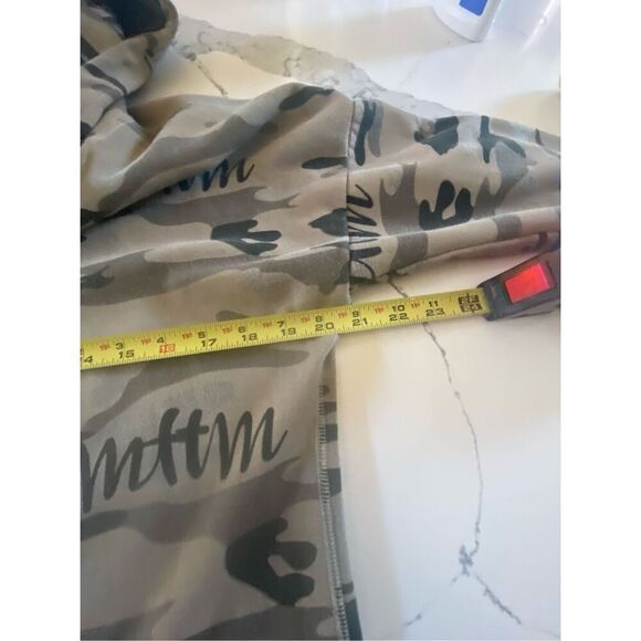 BURTON X Married To The MOB Camo Hoodie Pullover Size Medium Limited Edition Wom - Picture 9 of 10
